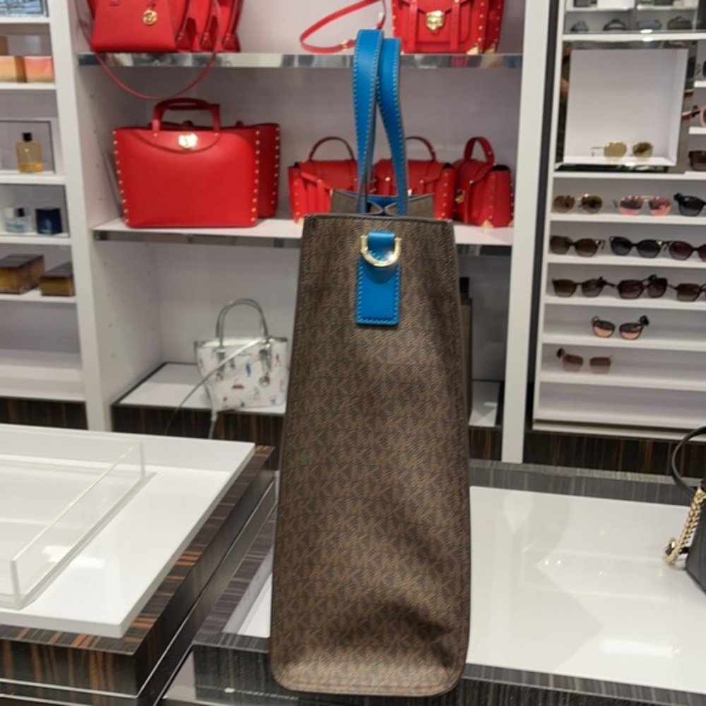 Michael Kors Kenly Large Tote - Picture 4 of 16